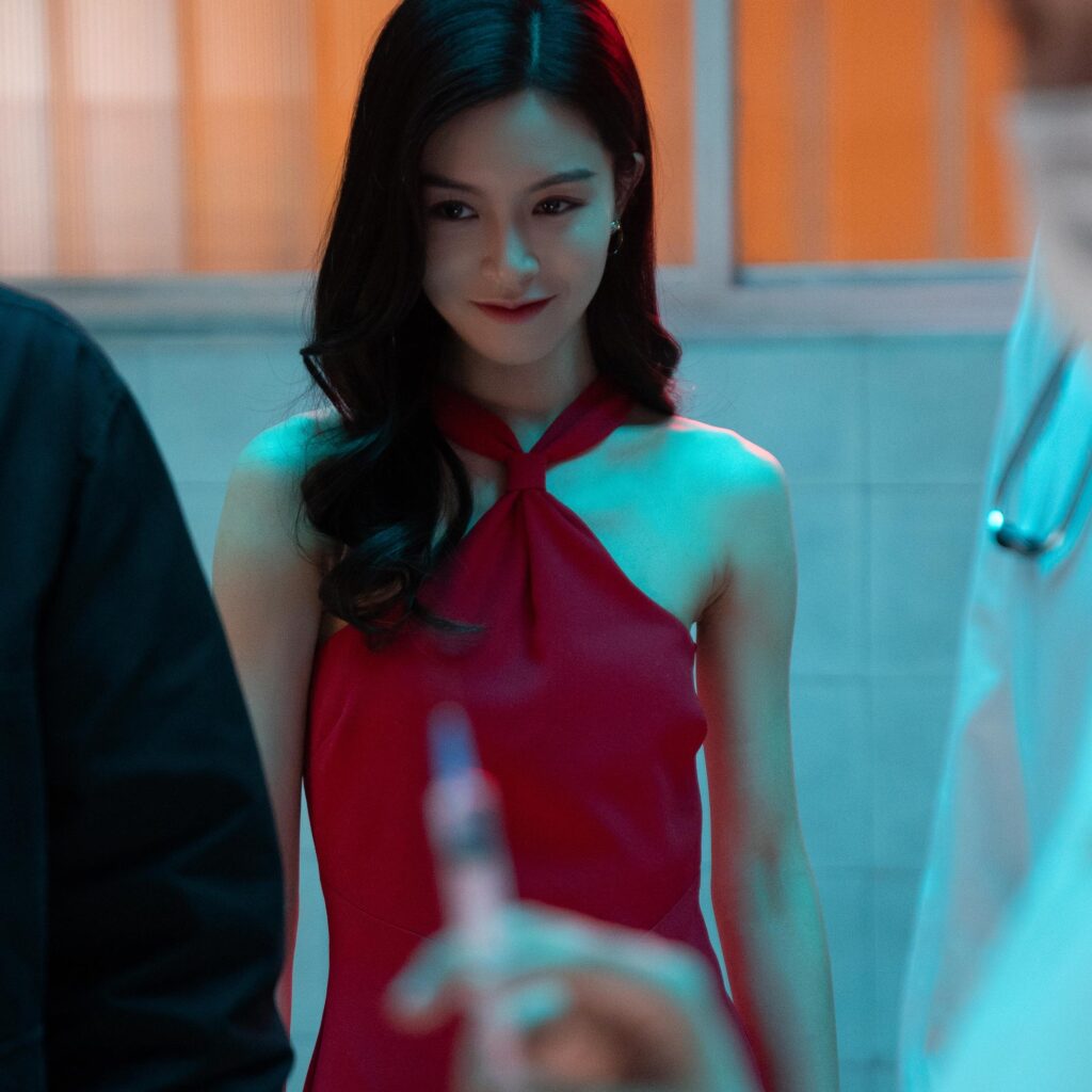 Kadr z filmu Lost in the Stars. Kobieta podszywająca się pod Li Muzi.