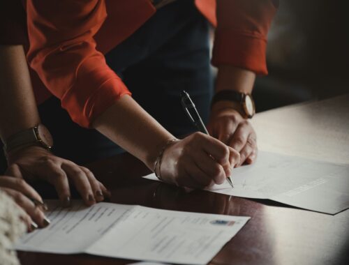 Podpisanie umowy wynajmu mieszkania