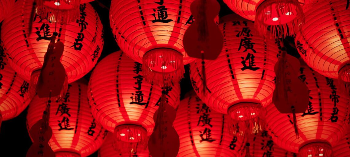 Chińskie czerwone lampiony - symbol Chińskiego Nowego Roku