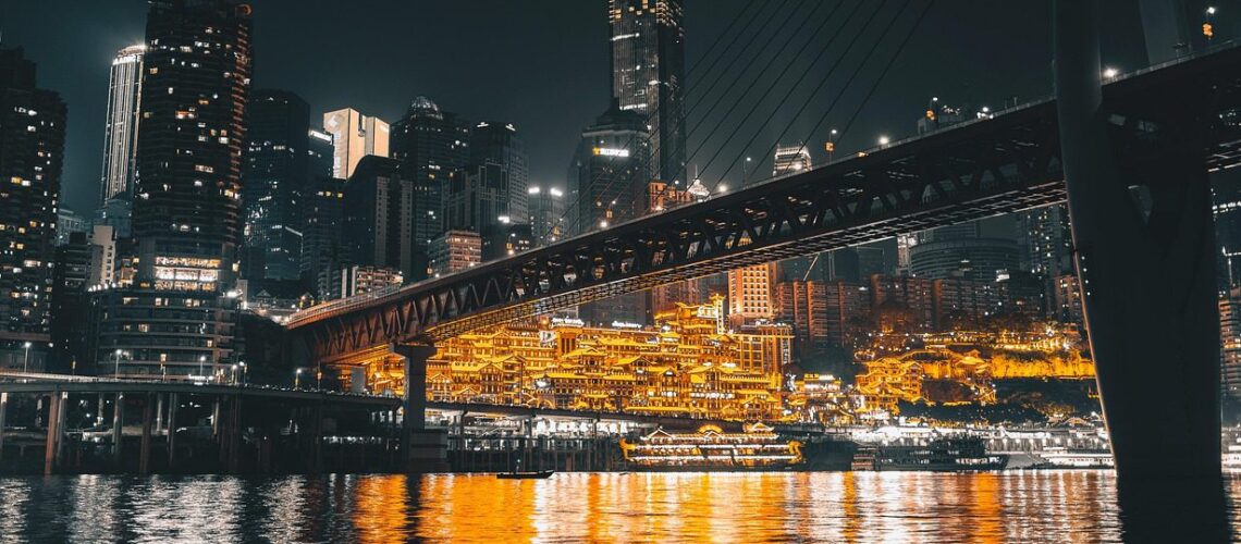 Nocny widok na Hongya Cave w mieście Chongqing