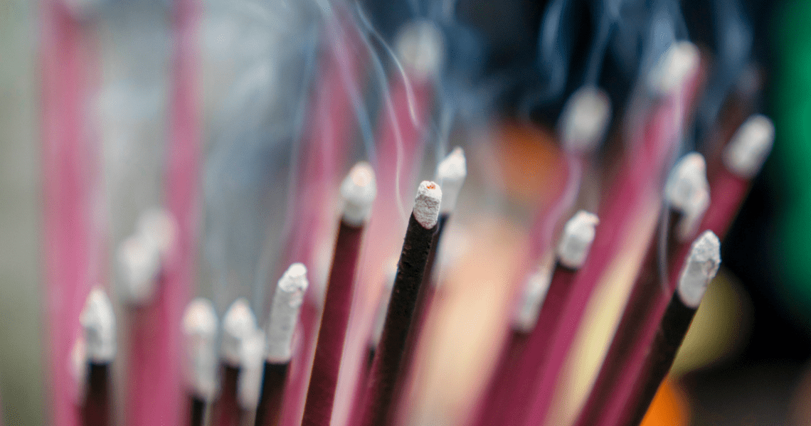 Kadzidła palone w czasie chińskiego święta Qingmingjie