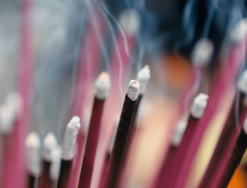 Kadzidła palone w czasie chińskiego święta Qingmingjie